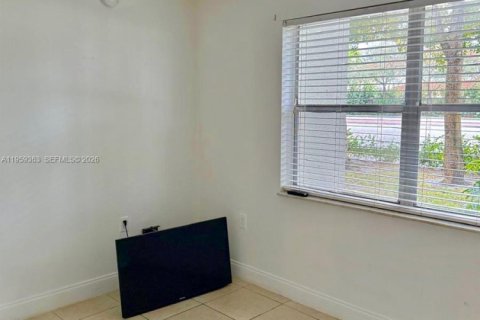 Condominio en alquiler en Sunrise, Florida, 2 dormitorios, 87.7 m2 № 2017912 - foto 8