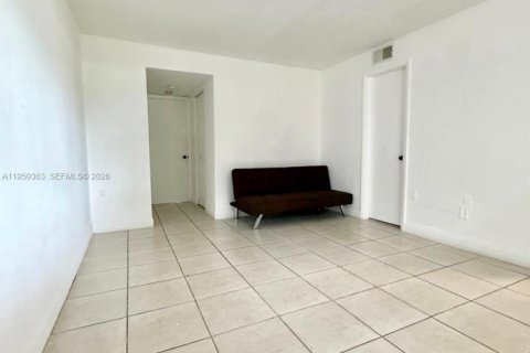 Condominio en alquiler en Sunrise, Florida, 2 dormitorios, 87.7 m2 № 2017912 - foto 15