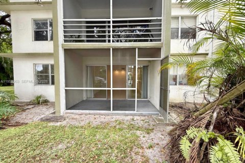 Condominio en alquiler en Sunrise, Florida, 2 dormitorios, 87.7 m2 № 2017912 - foto 7