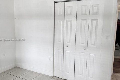 Condominio en alquiler en Sunrise, Florida, 2 dormitorios, 87.7 m2 № 2017912 - foto 9