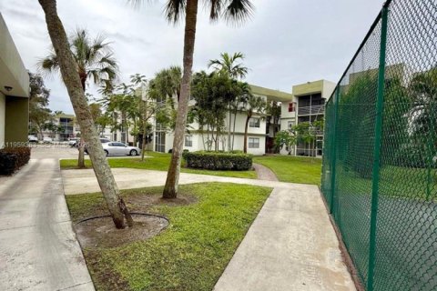 Condominio en alquiler en Sunrise, Florida, 2 dormitorios, 87.7 m2 № 2017912 - foto 29