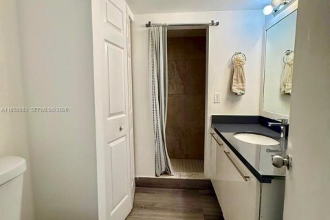 Condominio en alquiler en Sunrise, Florida, 2 dormitorios, 87.7 m2 № 2017912 - foto 16