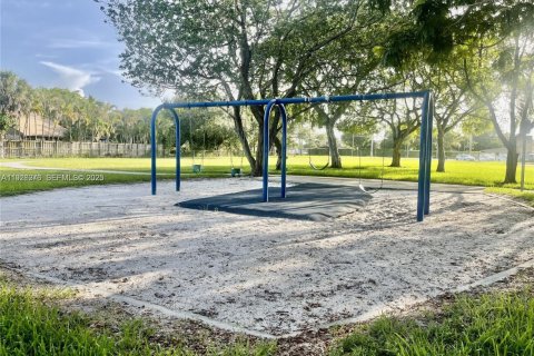 Condominio en venta en Miami, Florida, 2 dormitorios, 70.88 m2 № 2034676 - foto 16