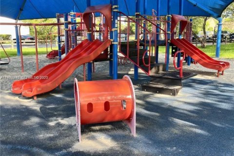 Condominio en venta en Miami, Florida, 2 dormitorios, 70.88 m2 № 2034676 - foto 15