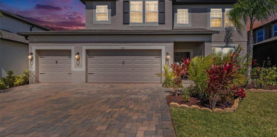 House in Wimauma, Florida 5 bedrooms, 331.29 sq.m. № 1574492