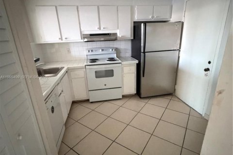 Снять в аренду кондоминиум в Холливуд, Флорида 2 спальни, 108.51м2, № 2081204 - фото 16