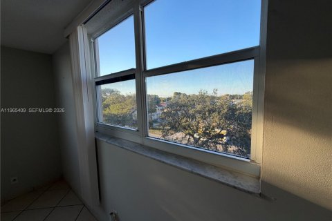 Снять в аренду кондоминиум в Холливуд, Флорида 2 спальни, 108.51м2, № 2081204 - фото 27