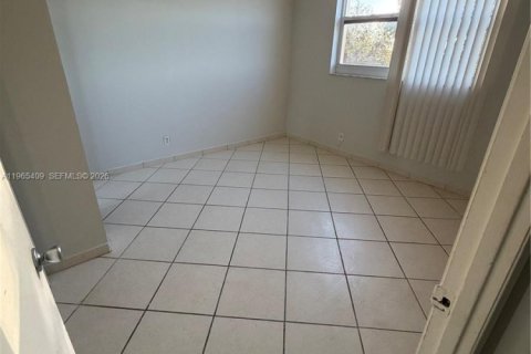 Снять в аренду кондоминиум в Холливуд, Флорида 2 спальни, 108.51м2, № 2081204 - фото 11
