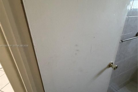 Снять в аренду кондоминиум в Холливуд, Флорида 2 спальни, 108.51м2, № 2081204 - фото 9