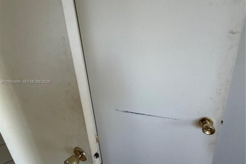 Снять в аренду кондоминиум в Холливуд, Флорида 2 спальни, 108.51м2, № 2081204 - фото 7