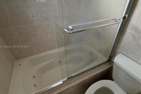 Снять в аренду кондоминиум в Холливуд, Флорида 2 спальни, 108.51м2, № 2081204 - фото 10