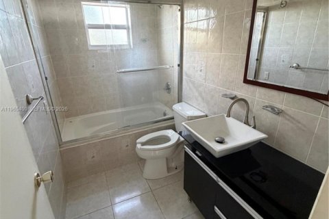 Снять в аренду кондоминиум в Холливуд, Флорида 2 спальни, 108.51м2, № 2081204 - фото 8