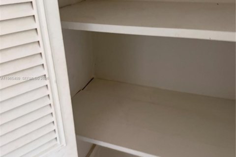 Снять в аренду кондоминиум в Холливуд, Флорида 2 спальни, 108.51м2, № 2081204 - фото 13