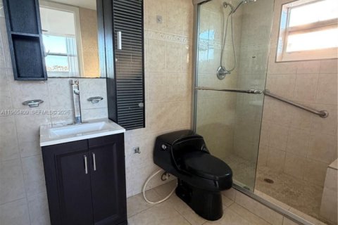 Снять в аренду кондоминиум в Холливуд, Флорида 2 спальни, 108.51м2, № 2081204 - фото 29