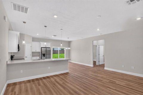 House in Ocala, Florida 4 bedrooms, 170.29 sq.m. № 2403689 - photo 4
