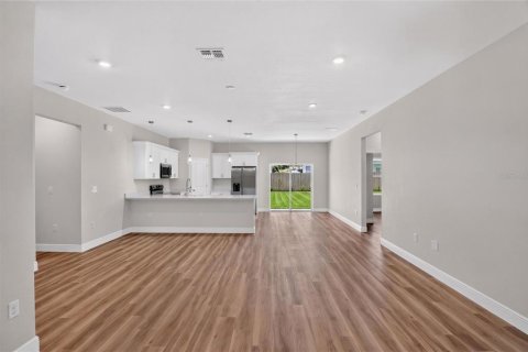 House in Ocala, Florida 4 bedrooms, 170.29 sq.m. № 2403689 - photo 3