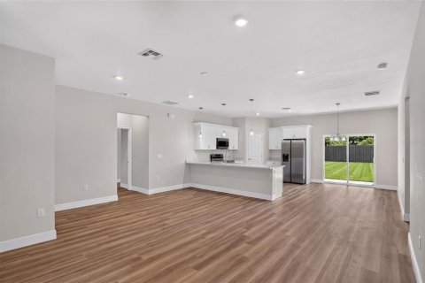 House in Ocala, Florida 4 bedrooms, 170.29 sq.m. № 2403689 - photo 2