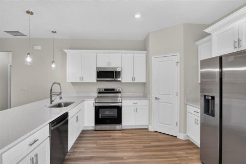 House in Ocala, Florida 4 bedrooms, 170.29 sq.m. № 2403689 - photo 6