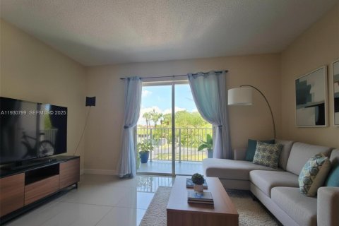 Купить кондоминиум в Катлер-Бей, Флорида 1 комната, 70.61м2, № 1989694 - фото 2