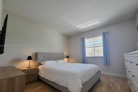 Купить кондоминиум в Катлер-Бей, Флорида 1 комната, 70.61м2, № 1989694 - фото 4