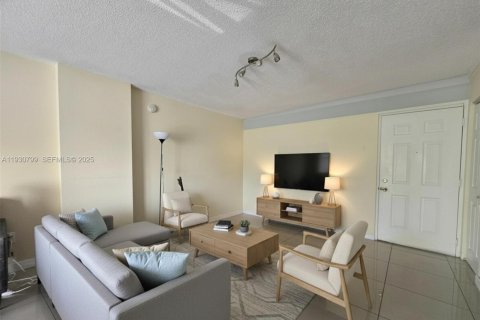 Купить кондоминиум в Катлер-Бей, Флорида 1 комната, 70.61м2, № 1989694 - фото 3