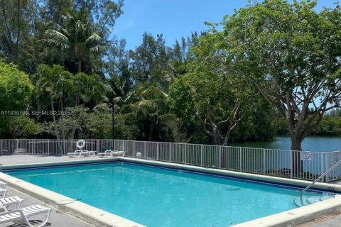 Купить кондоминиум в Катлер-Бей, Флорида 1 комната, 70.61м2, № 1989694 - фото 15