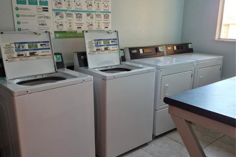 Condo in Orlando, Florida, 2 bedrooms № 2108900 - photo 15