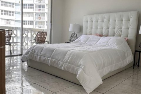 Copropriété à vendre à Hallandale Beach, Floride: 1 chambre, 62.43 m2 № 2088608 - photo 11