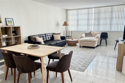 Copropriété à vendre à Hallandale Beach, Floride: 1 chambre, 62.43 m2 № 2088608 - photo 4