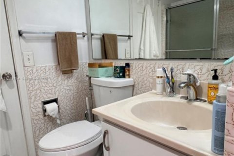 Copropriété à vendre à Hallandale Beach, Floride: 1 chambre, 62.43 m2 № 2088608 - photo 14