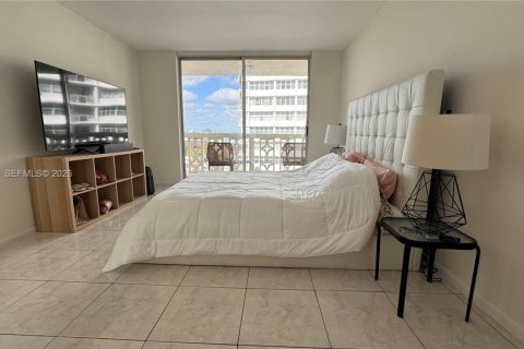 Copropriété à vendre à Hallandale Beach, Floride: 1 chambre, 62.43 m2 № 2088608 - photo 10