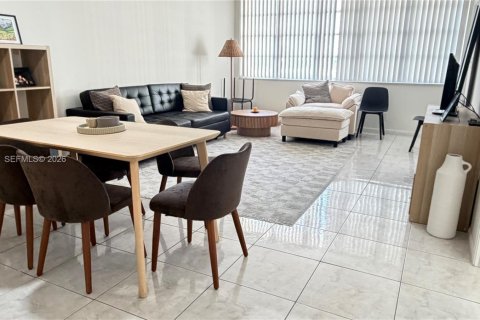 Copropriété à vendre à Hallandale Beach, Floride: 1 chambre, 62.43 m2 № 2088608 - photo 2