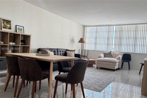 Copropriété à vendre à Hallandale Beach, Floride: 1 chambre, 62.43 m2 № 2088608 - photo 6