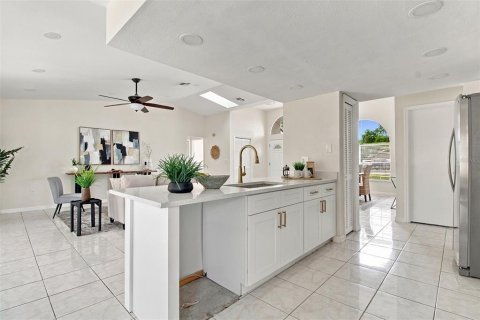 Casa en venta en New Port Richey, Florida, 3 dormitorios, 166.67 m2 № 2383819 - foto 15