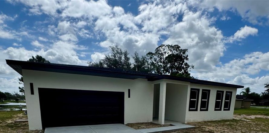 House in Leesburg, Florida 3 bedrooms, 154.22 sq.m. № 1816871
