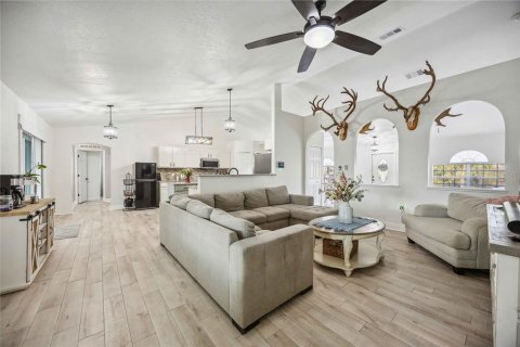 House in Port Charlotte, Florida 4 bedrooms, 207.92 sq.m. № 1873340 - photo 6