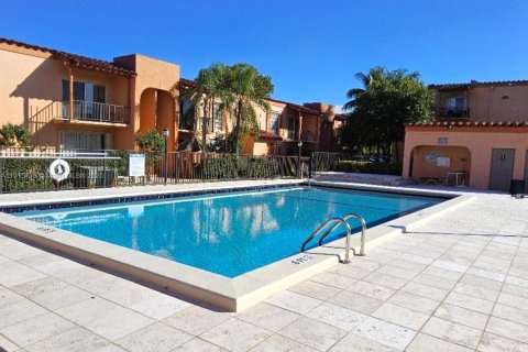 Copropriété à vendre à Miami Lakes, Floride: 2 chambres, 85.28 m2 № 1970919 - photo 1