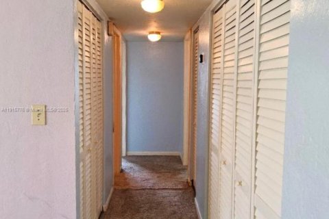 Copropriété à vendre à Miami Lakes, Floride: 2 chambres, 85.28 m2 № 1970919 - photo 11