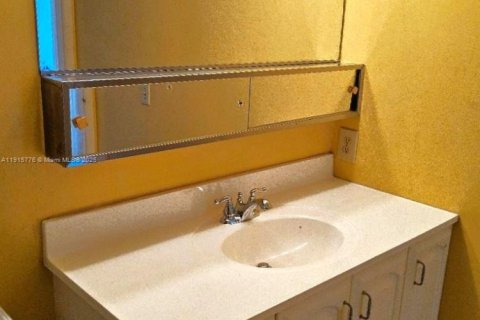 Copropriété à vendre à Miami Lakes, Floride: 2 chambres, 85.28 m2 № 1970919 - photo 12