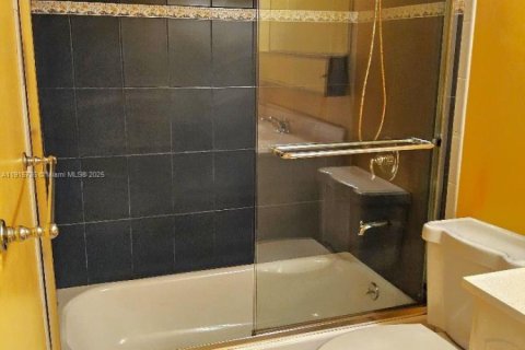 Copropriété à vendre à Miami Lakes, Floride: 2 chambres, 85.28 m2 № 1970919 - photo 13
