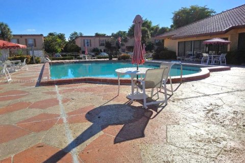 Copropriété à vendre à Miami Lakes, Floride: 2 chambres, 85.28 m2 № 1970919 - photo 2