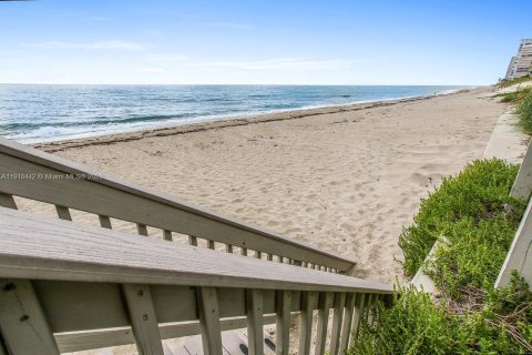 Condo in Riviera Beach, Florida, 2 bedrooms  № 2017276 - photo 22