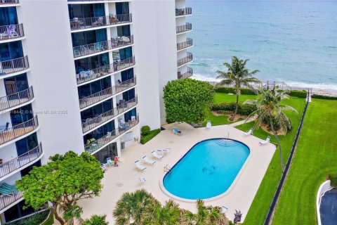 Condo in Riviera Beach, Florida, 2 bedrooms  № 2017276 - photo 23