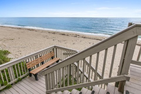 Condo in Riviera Beach, Florida, 2 bedrooms  № 2017276 - photo 21