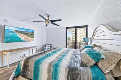 Condo in Riviera Beach, Florida, 2 bedrooms  № 2017276 - photo 13