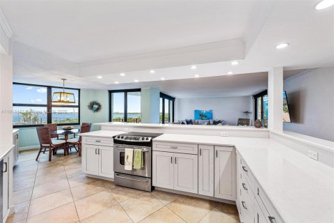 Condo in Riviera Beach, Florida, 2 bedrooms  № 2017276 - photo 11