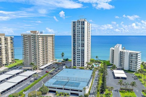 Condo in Riviera Beach, Florida, 2 bedrooms  № 2017276 - photo 29