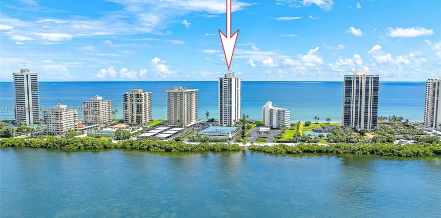 Condo in Riviera Beach, Florida, 2 bedrooms  № 2017276