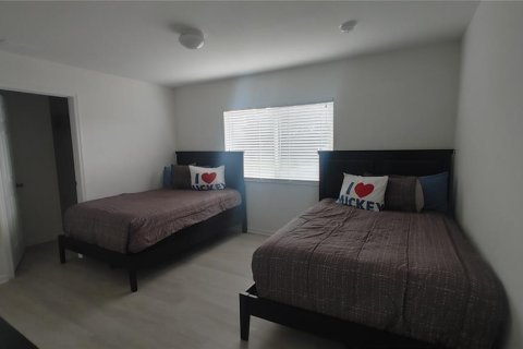 Casa en venta en Kissimmee, Florida, 6 dormitorios, 261.24 m2 № 1905272 - foto 11