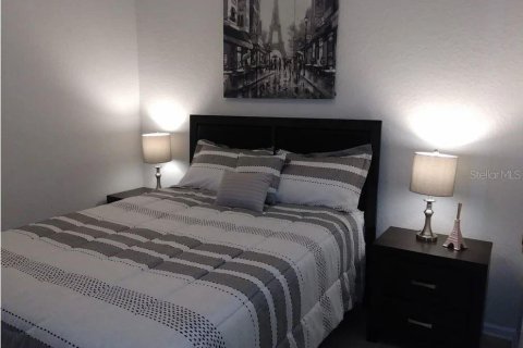 Casa en venta en Kissimmee, Florida, 6 dormitorios, 261.24 m2 № 1905272 - foto 3